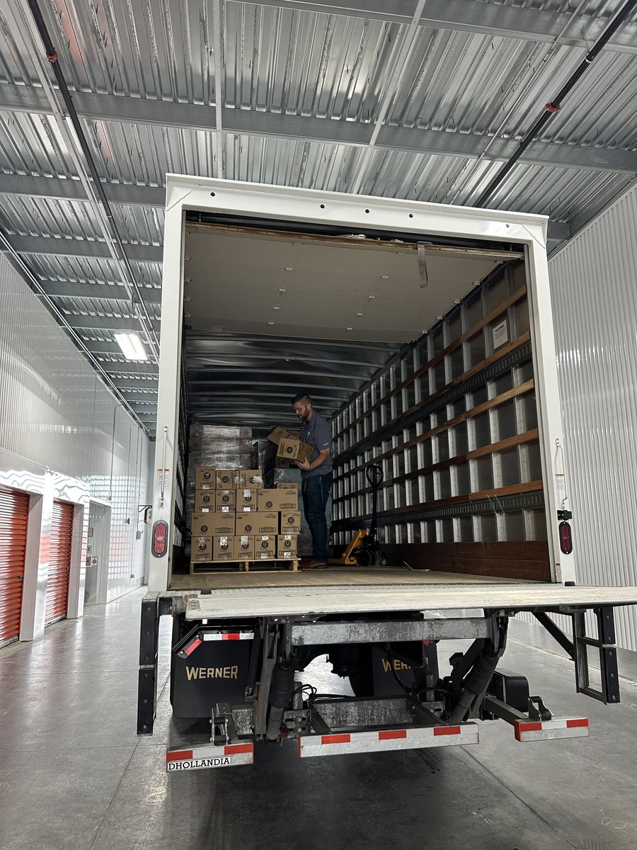 wernerlogistics's tweet photo. Werner Final Mile was proud to make a difference in the community today! The team helped transport a substantial last-minute donation for @access_period. 

Access Period helps provide free menstrual products to anyone who needs them in Omaha and the surrounding areas. https://t.co/Ce4mAq1aeq