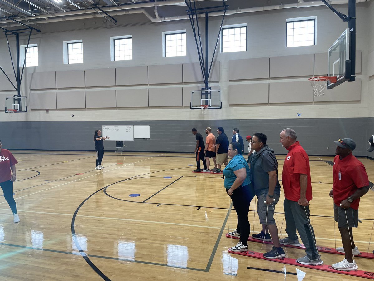 CoachDivaDay's tweet photo. We are blessed to have our new PE/Health Teachers aboard @EctorCountyISD! We are grateful for our ROCK STAR Veteran Teachers sharing Best Practices for a Day In The Life Of A PE/Health Teacher! @coach_torres2 @ScottMuri @drliliananez #Impact #MakingAnImpactThroughMovement https://t.co/67kUhbNaQf