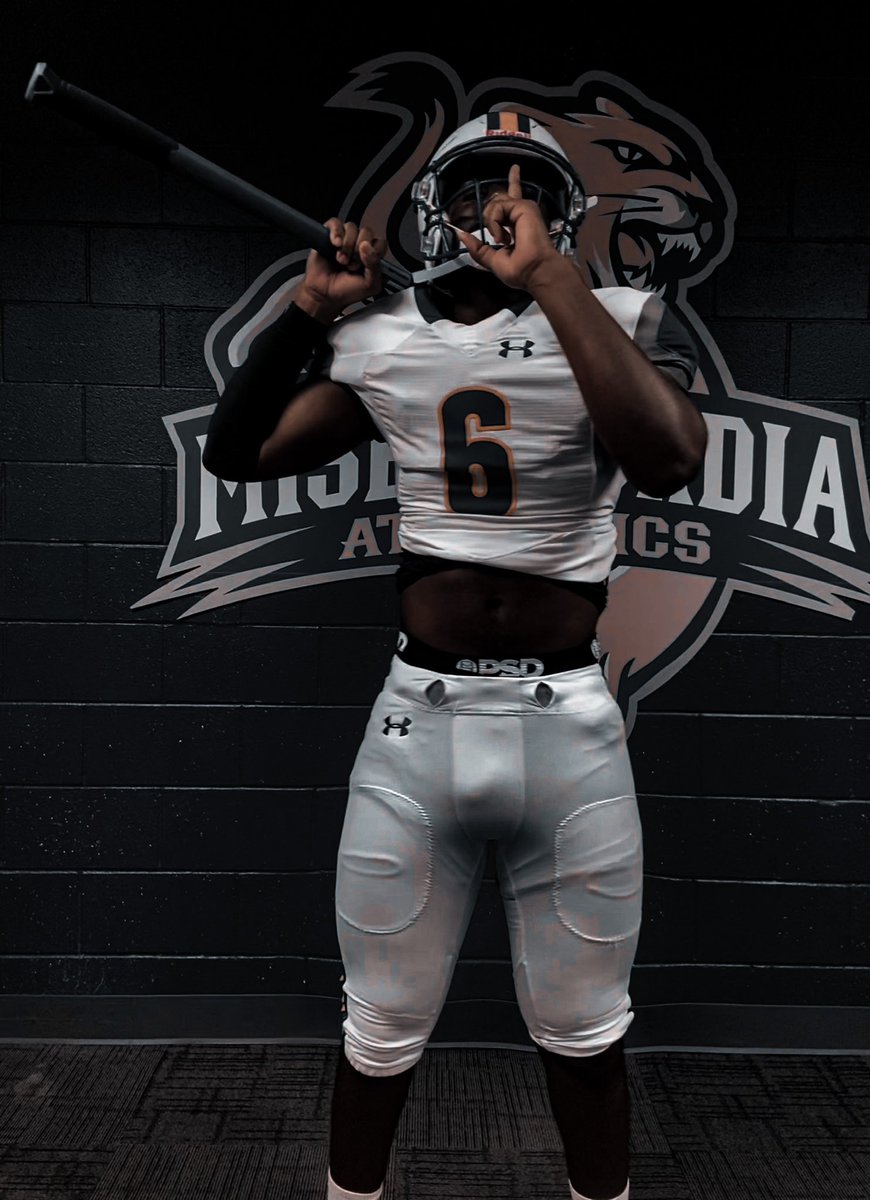 oc_blessingz's tweet photo. Blessed to receive my first College Offer #AGTG #MisBuil2L4st https://t.co/wIaGu6eFxq