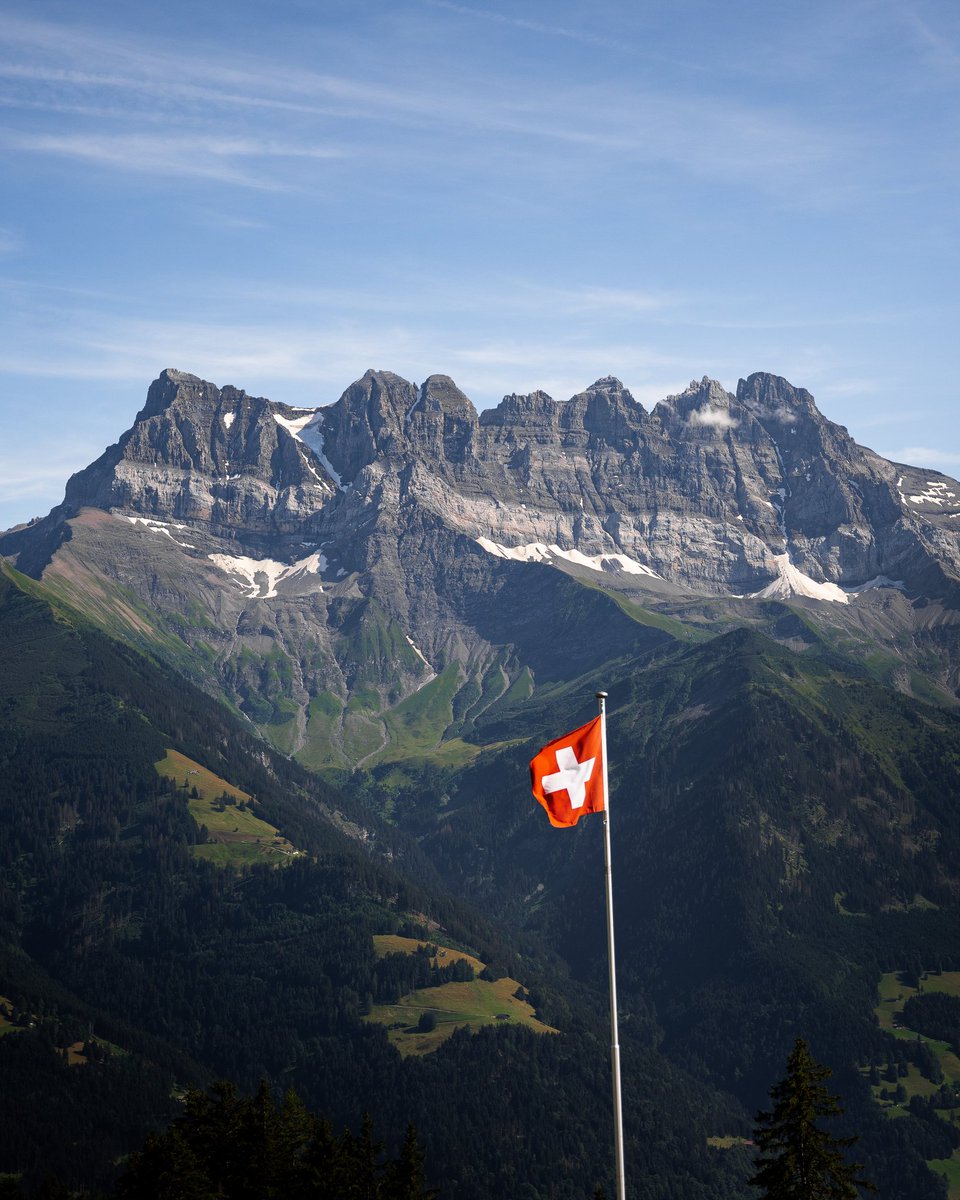PrecLuigi's tweet photo. Zum 1. August, dem Nationalfeiertag unserer geliebten Schweiz. Für Mutter, Vaterland, Freiheit und Selbstständigkeit.
 #SwissNationalDay #SWISS 🇨🇭
#Konya #NationalGirlfriendday #마크의_스물네번째_골든아워 #FreeSenegal #ForeverFreenBecky #coup #UkraineRussiaWar #COVID19 https://t.co/Fge3w23w8G