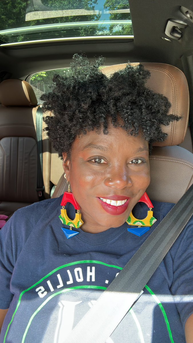 SchCounGaines's tweet photo. Hello Year 26! Was happy to welcome my Littles back to another fulfilling year! This year we will learn more about play, making their day, choosing our attitude, and being there! #fishphilosophy #be2 #buildeducateelevate https://t.co/qtgGGEj8Xg