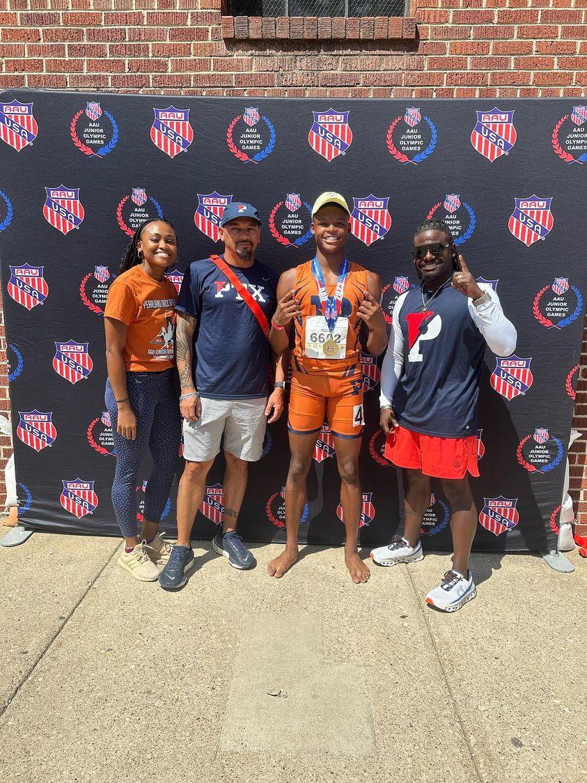 Congratulations to your new AAU 15/16 Boys 400m hurdle National Champion, Ian Hill! 

1st place and new PR 53.33, he left no doubt! 

Fantastic job, Ian! 

#runlikePTX #hurdlegang #nationalchampion #juniorolympics #pearlandtrackxpress #aausports #aautrackandfield
