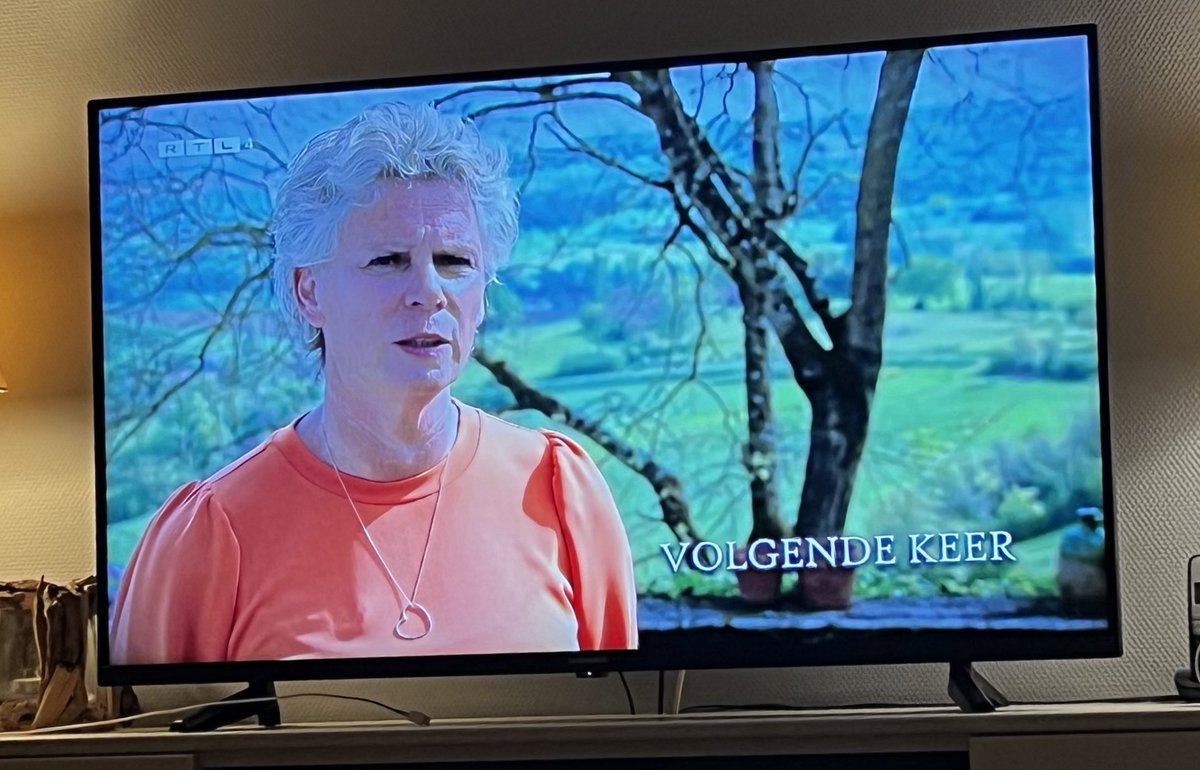 LauraElsman's tweet photo. Ben ik toch benieuwd wie de lunch met Toine de fietsenmaker betaald heeft bij Petri 😅#benbvolliefde https://t.co/NscDcc6Sk4