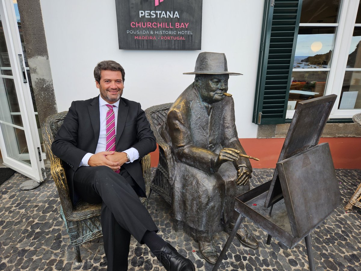 Já cheguei à Madeira para mais uns dias de contacto com a população e voltei a encontrar o Winston Churchill. Vai correr bem!