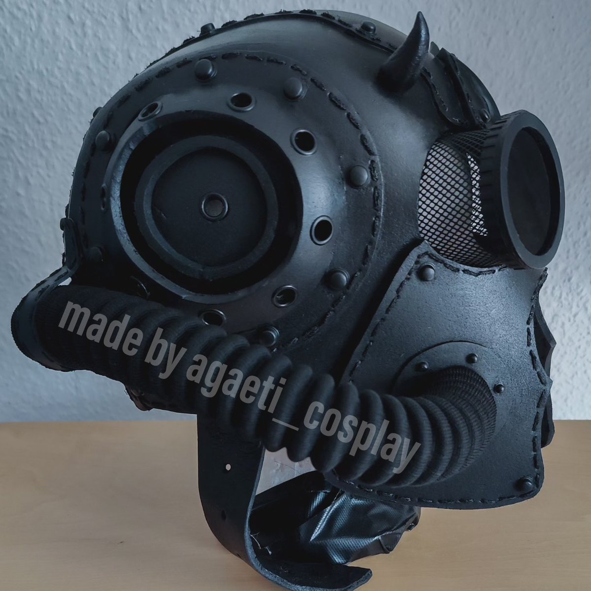 Agaetii's tweet photo. Just finished my impera helmet 😌✌️ #ghosttwt #nameless_ghouls #swissarmyghoul #swissghoul #thebandghost #anamelessghoul #froqueyourself #propmaking #foamsmith https://t.co/VRzg6cmTtE