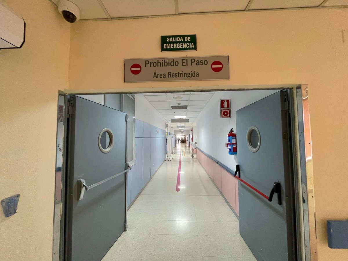 🔵El paciente que agredió ayer a nuestra compañera médico residente (EIR) en el servicio de #Urgencias mientras era atendido, ha sido condenado a 4️⃣meses de cárcel, en un juicio rápido,que se ha celebrado esta misma tarde.
#lasagresionestienenconsecuencias