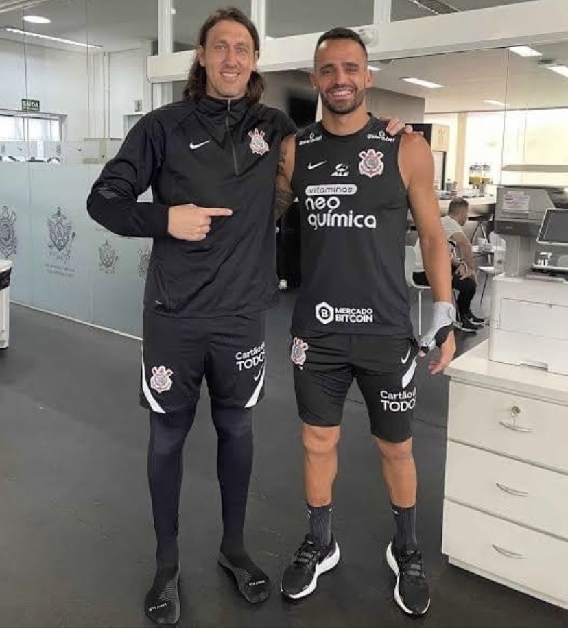 lucascarriele's tweet photo. Esses dois sim são ídolos de verdade ⚫️⚪️ https://t.co/zPV2frKZhO