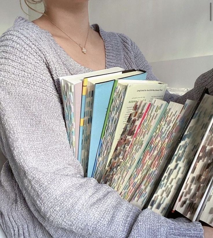 arianasinlibros's tweet photo. ¿Dolor? Dolor es qué termines un libro que amaste y volver a la realidad de golpe y darte cuenta de qué nada de eso pasó 💔 https://t.co/JNyVy95j2G