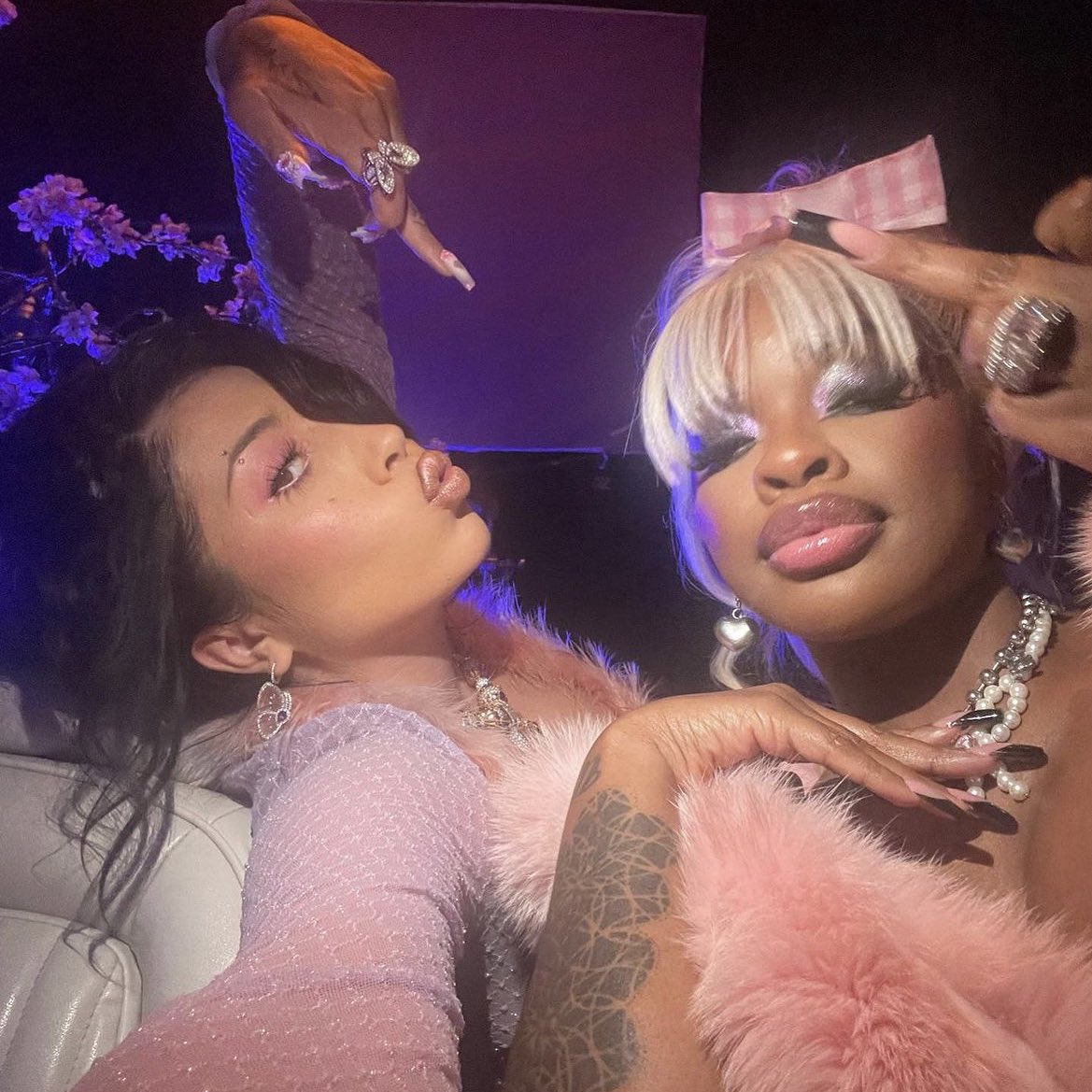 chartkali's tweet photo. Collaborations rumours on Kali Uchis’ upcoming Spanish album:

• Rauw Alejandro, JT and El Alfa (confirmed) 
• Karol G (almost confirmed)
• Paloma Mami
• Kenia Os
• Nicki Minaj
• Ariana Grande
• Tokischa
• Jowell &amp; Randy 
• Tainy https://t.co/oH6QPx37BK