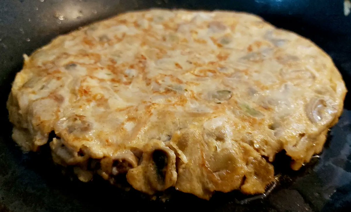 comocomodiadia's tweet photo. ... #pulguita... #pantomate #tortilla de #habitas con #ajetes y un toque de #queso... #enfamilia #guisoyo #comocomodiadia https://t.co/Z0yIQO23oo