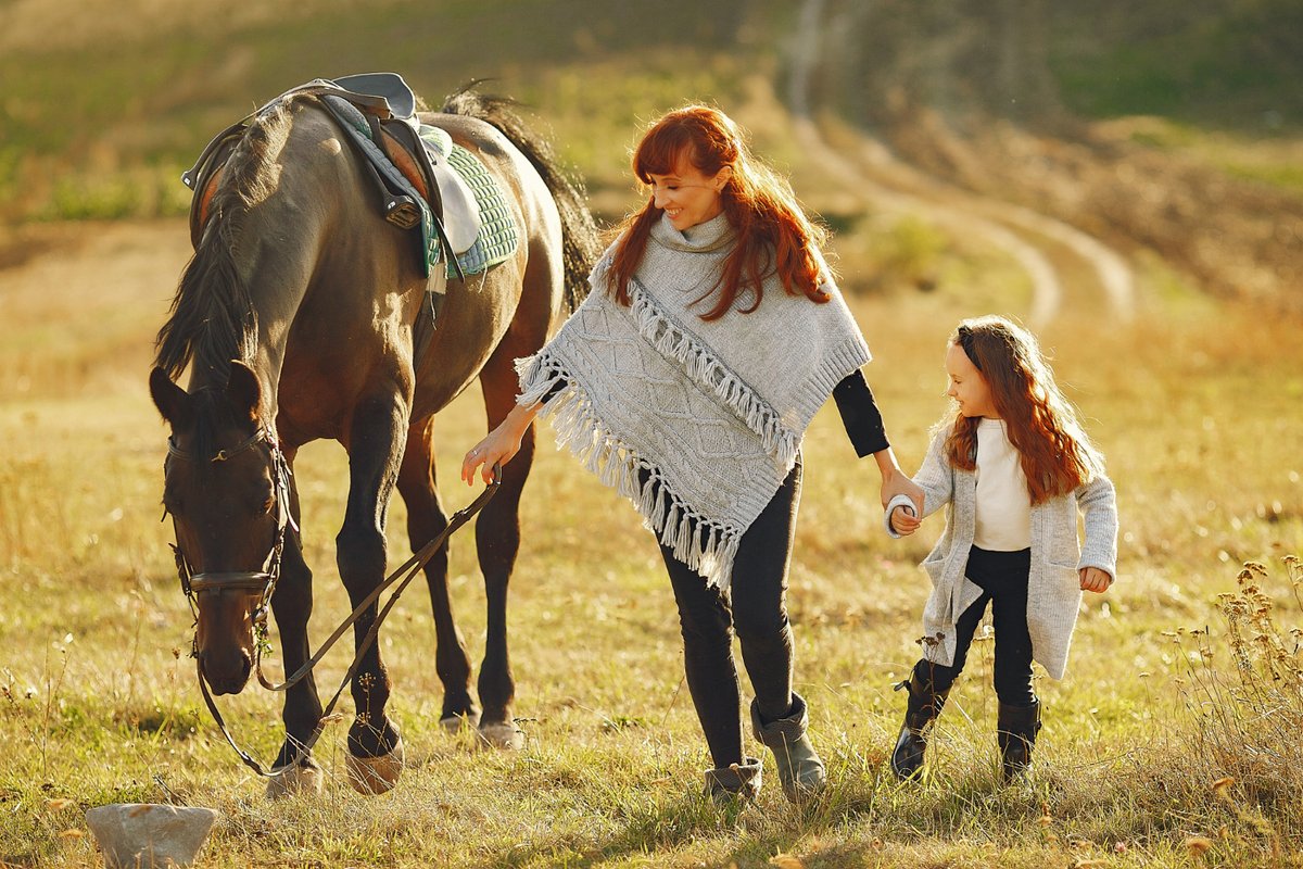 hh_staff's tweet photo. AVAILABLE JOB:  Family of four in New Jersey seeks an experienced &amp; educated live-in nanny. The home sits on 20 acres of land with three horses,  a few chickens, and two dogs. Salary is $23 to $27 per hour, with paid vaction &amp; healthcare. Details: https://t.co/8kKJzjzfnl https://t.co/o0V8wgPzPX