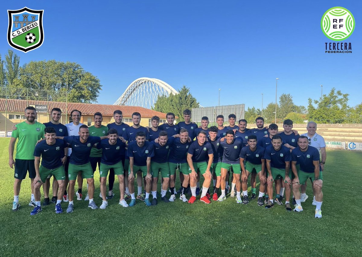 cdberceo's tweet photo. 🔫 Pistoletazo de salida del 3ª RFEF  23/24

El equipo está cargado de ilusión y con ganas de empezar a competir.
Damos la bienvenida a todos esos nuevos “berdes” que seguro que nos harán disfrutar mucho esta temporada.

VAMOOS BERCEO VAMOOS 
💚💙💚💙 https://t.co/VlyDEJc8Fn