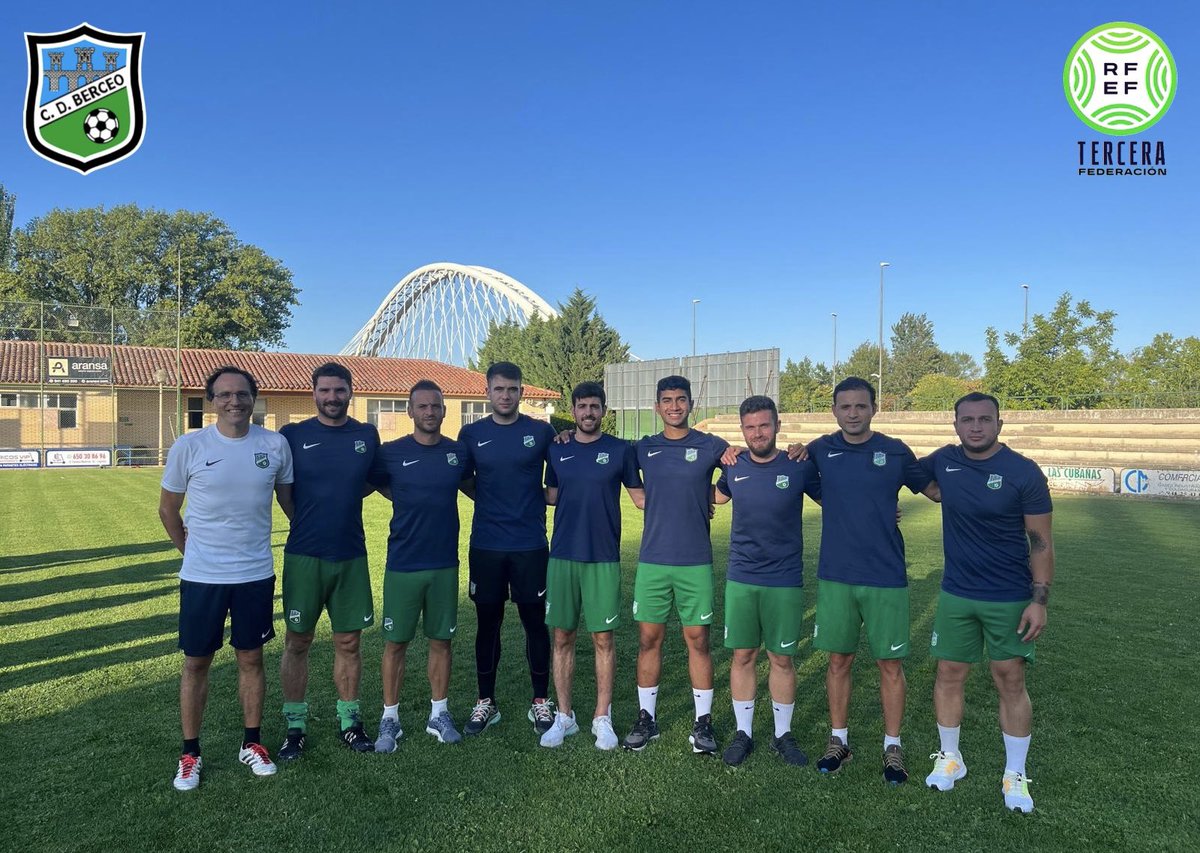 cdberceo's tweet photo. 🔫 Pistoletazo de salida del 3ª RFEF  23/24

El equipo está cargado de ilusión y con ganas de empezar a competir.
Damos la bienvenida a todos esos nuevos “berdes” que seguro que nos harán disfrutar mucho esta temporada.

VAMOOS BERCEO VAMOOS 
💚💙💚💙 https://t.co/VlyDEJc8Fn