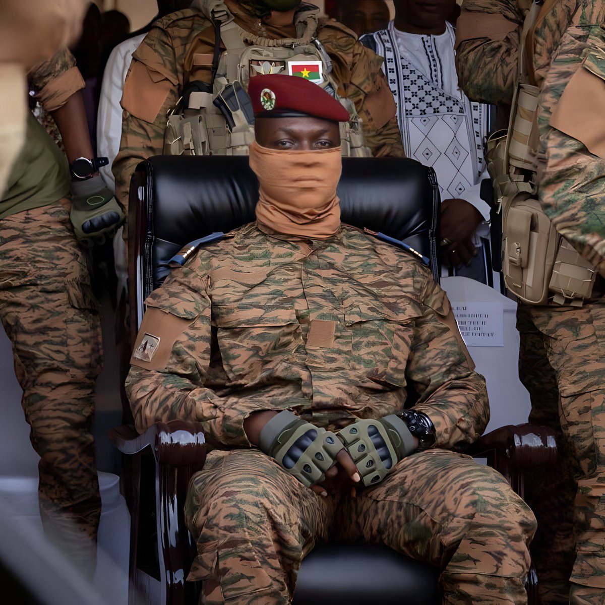 ConflictTR's tweet photo. 🔴 Burkina Faso Başkanı İbrahim Traore:  

Sayın Macron, Nijer'e yapılacak herhangi bir askeri müdahale hepimize karşı bir savaş sayılacaktır... Bu bir uyarı değil, gözlerinizle göreceğiniz bir eylemdir. https://t.co/HoaMEdNaIp