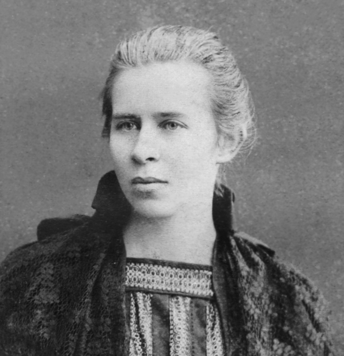 Die ukrainische Dichterin, Dramatikerin und Übersetzerin Lessja Ukrajinka (1871-1913) starb heute vor 110 Jahren in Surami/Georgien. Sie stammte aus einer einflussreichen Intellektuellenfamilie und schrieb spätromantische und symbolistische Gedichte, Dramen und Prosa.
1/4