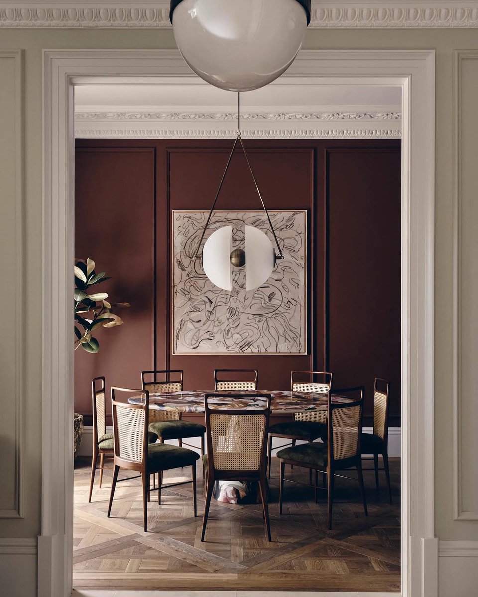 Uno sguardo nella casa londinese progettata dallo studio di Edoardo Mapelli Mozzi. Recentemente completata dal neopapà, marito della principessa Beatrice, la proprietà è in vendita per 13,4 milioni di dollari. 👉 trib.al/31yufYP