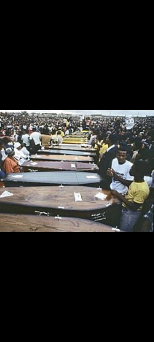 Outlooksemin's tweet photo. @FoxNews Which one is better singing and doing nothing about it which has been happening for many years of this which happened for many years and you racist fox never even captured this voootsek le matrrrr https://t.co/tNzcfXdlOt