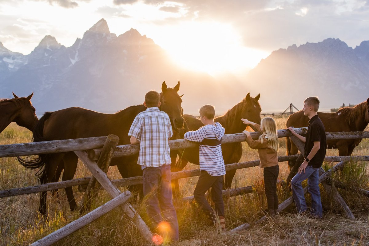 Escape and unplug for a week at a dude ranch!  #breathtakingviews #horsebackriding #duderanchlife #escapetechnology #unplug #duderanchvacation  Check out our latest blog! duderanch.org/blog/escape-th…