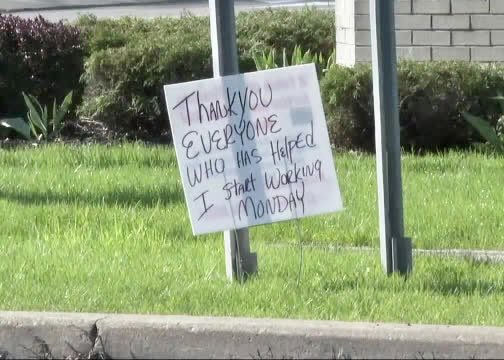 6ixbuzztv's tweet photo. Former homeless man leaves ‘thank you’ sign on the street corner where he used to live https://t.co/dVq0n29Jnd