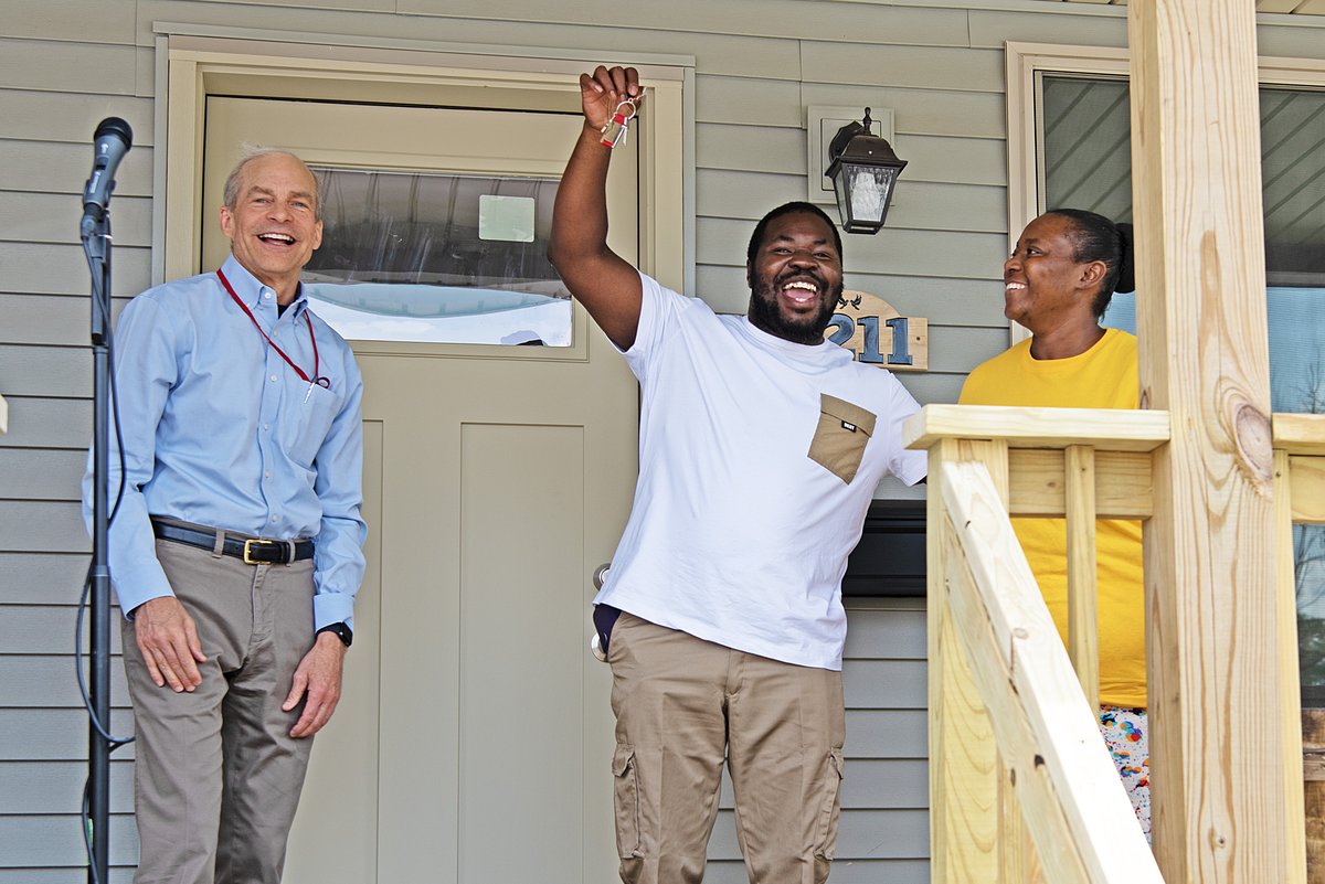 Congrats Carey Family – Racine County’s newest homeowners! Grateful for the opportunity to partner with Racine Habitat for Humanity to sponsor a new 🏠. Thanks to the many talented & hardworking @gatewaytech construction students that volunteered their time on the build.