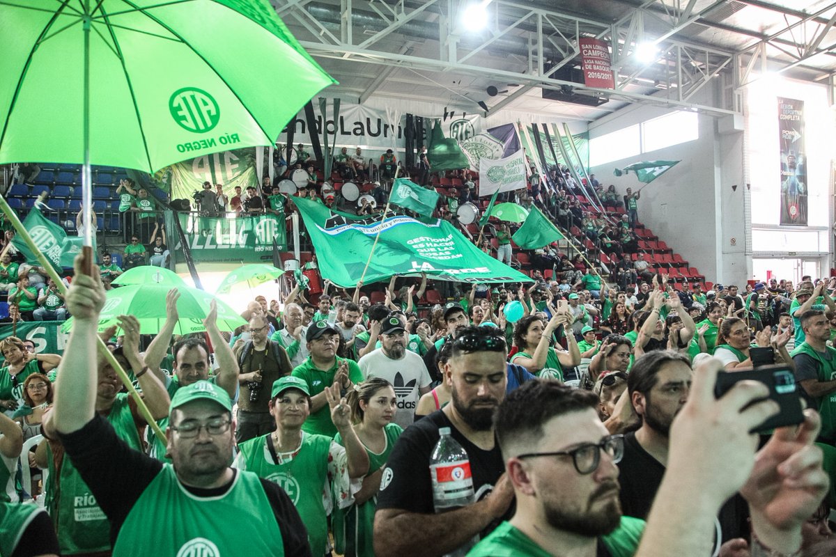 Anusateok's tweet photo. CIERRE DE LA VERDE ANUSATE A NIVEL NACIONAL

Militantes de #ATE participaron en Boedo del emotivo cierre de campaña de la lista de la próxima conducción.

#Elecciones2023 https://t.co/UcGoXnudom