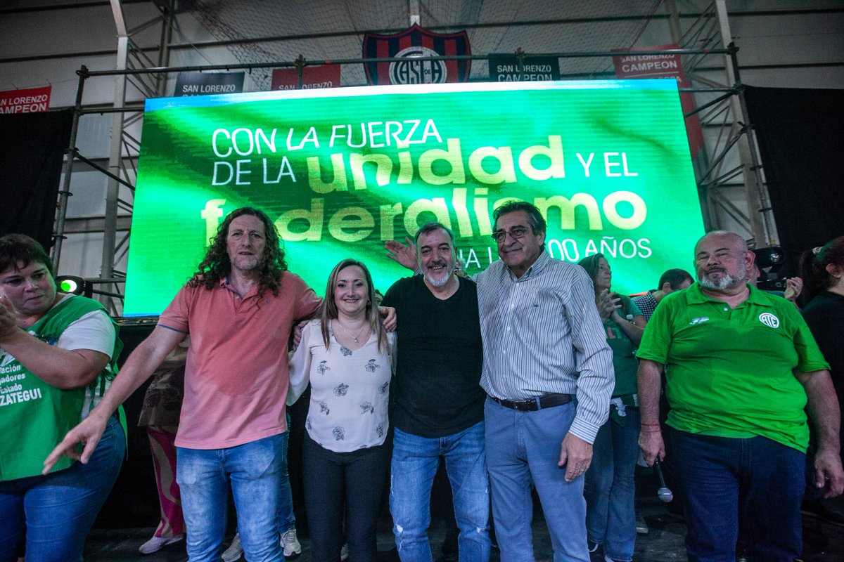 Anusateok's tweet photo. CIERRE DE LA VERDE ANUSATE A NIVEL NACIONAL

Militantes de #ATE participaron en Boedo del emotivo cierre de campaña de la lista de la próxima conducción.

#Elecciones2023 https://t.co/UcGoXnudom