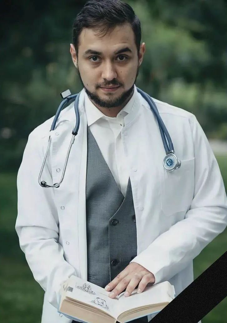 This is Dmytro Bilyi, today was his first day as an ENT doctor. Today, he was killed in the russian shelling of a hospital in Kherson.
📷studrada.mphu/IG