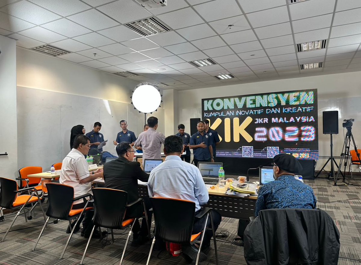 TAHNIAH BUAT TEAM KIK JKR TUDM SUBANG 

(CREaTE) MELAKA, 26/7/23 - Selesai sesi pembentangan penilaian saringan produk inovasi Kumpulan Inovasi dari JKR TUDM Subang di Konvensyen KIK Jabatan Kerja Raya Malaysia 2023.
1) Kump: J-FORC,Produk: T-FIX
@csfbjkr@Ir_faDZli@IPJKR_Official