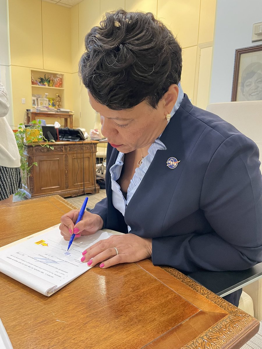 mayorcantrell's tweet image. Today I signed multiple ordinances to ensure WINS in the @CityOfNOLA ⚜️

✅A CEA with UJAMAA for Claiborne Corridor Cultural Innovation District
✅Ordinance to increase the maximum penalty for code violations
✅Settlement Funds for Opioid Abatement and Harm Reduction 
#anotherwin