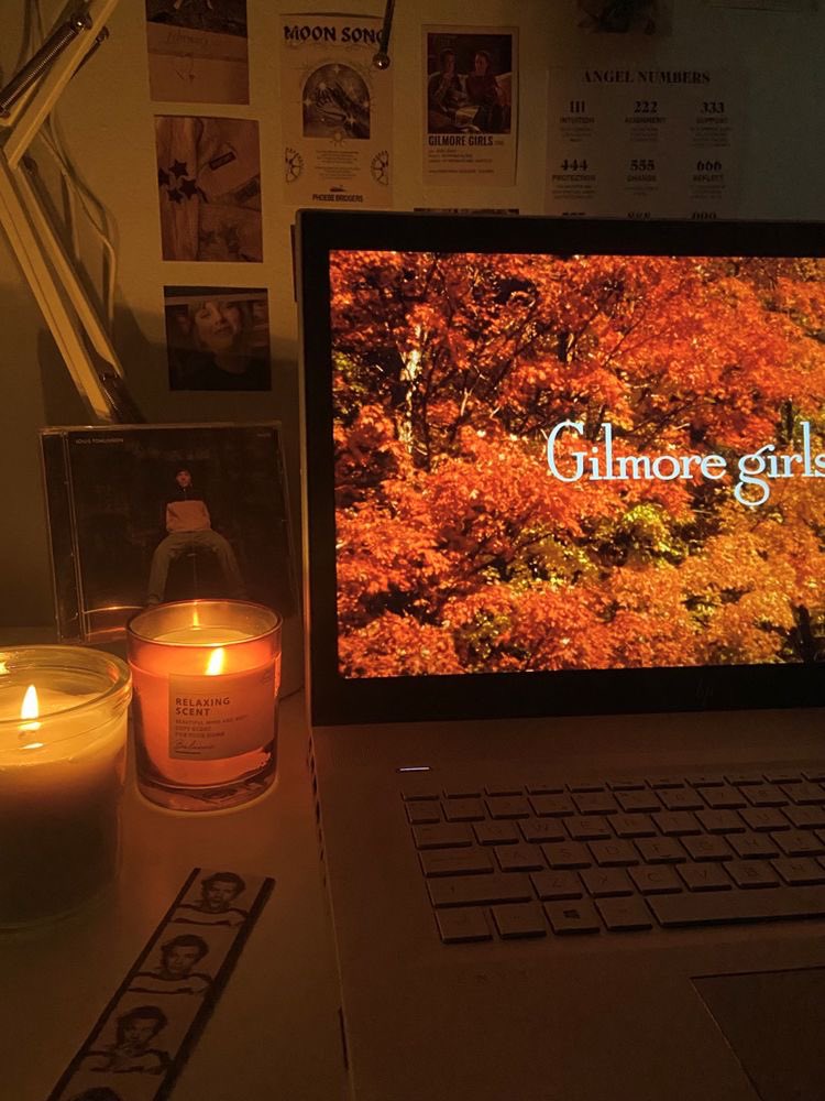 ggsnocontext's tweet photo. can it be fall already? 🍁🍂☕️ https://t.co/DkTyrWFYh2