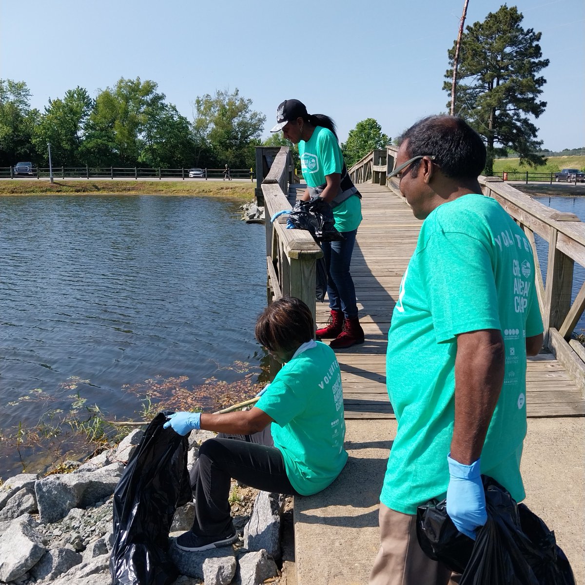 KeepARBeautiful's tweet photo. Shoutout to Lance Wells Recovery Group out of Benton Arkansas 
who helped clean up in Saline County!

Thank you for your dedication to joining the other 15K volunteers who took the Go Clean Challenge this spring.

#keepARbeautiful #GoCleanChallenge #GreatAmericanCleanup https://t.co/FL9GnA2cRa