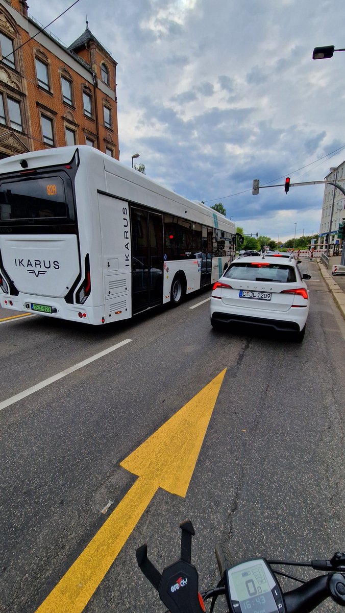 Im Juni testete die CVAG einzelne Elektrobusse anderer ÖPNV-Unternehmen. Bisher wollte die CVAG keine eigenen E-Busse anschaffen, durch den Test änderte sich diese Meinung allerdings... #Chemnitz