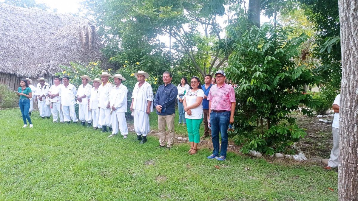 SECTUR_Veracruz's tweet photo. A 13 años de haberse construido e implementado el Plan de Salvaguardia de la Ceremonia Ritual de Voladores, participamos en la inauguración del Taller para su evaluación y actualización en el parque temático Takilhsukut en Papantla.

https://t.co/UrtclC9ETe https://t.co/0P4qWzsFWH
