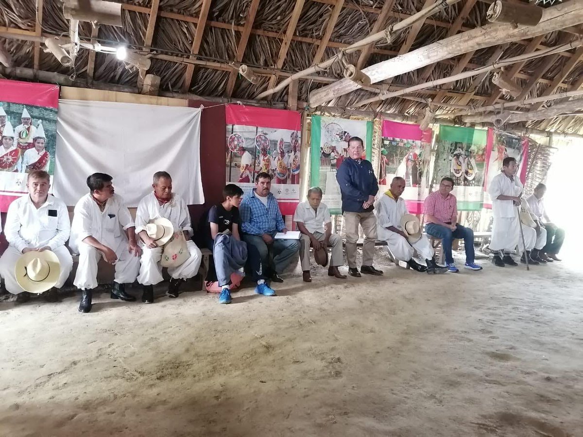 SECTUR_Veracruz's tweet photo. A 13 años de haberse construido e implementado el Plan de Salvaguardia de la Ceremonia Ritual de Voladores, participamos en la inauguración del Taller para su evaluación y actualización en el parque temático Takilhsukut en Papantla.

https://t.co/UrtclC9ETe https://t.co/0P4qWzsFWH