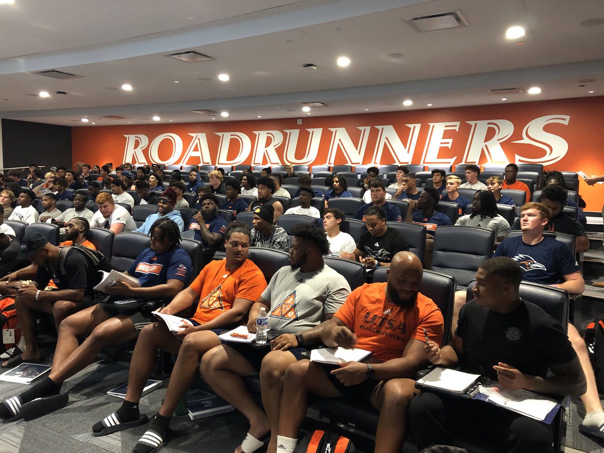 RoadrunnerRules's tweet image. Our second compliance meeting of the 23-24 academic year! Your @UTSAFTBL Roadrunners are back and hungry for more! #LetsGo210 #BirdsUp