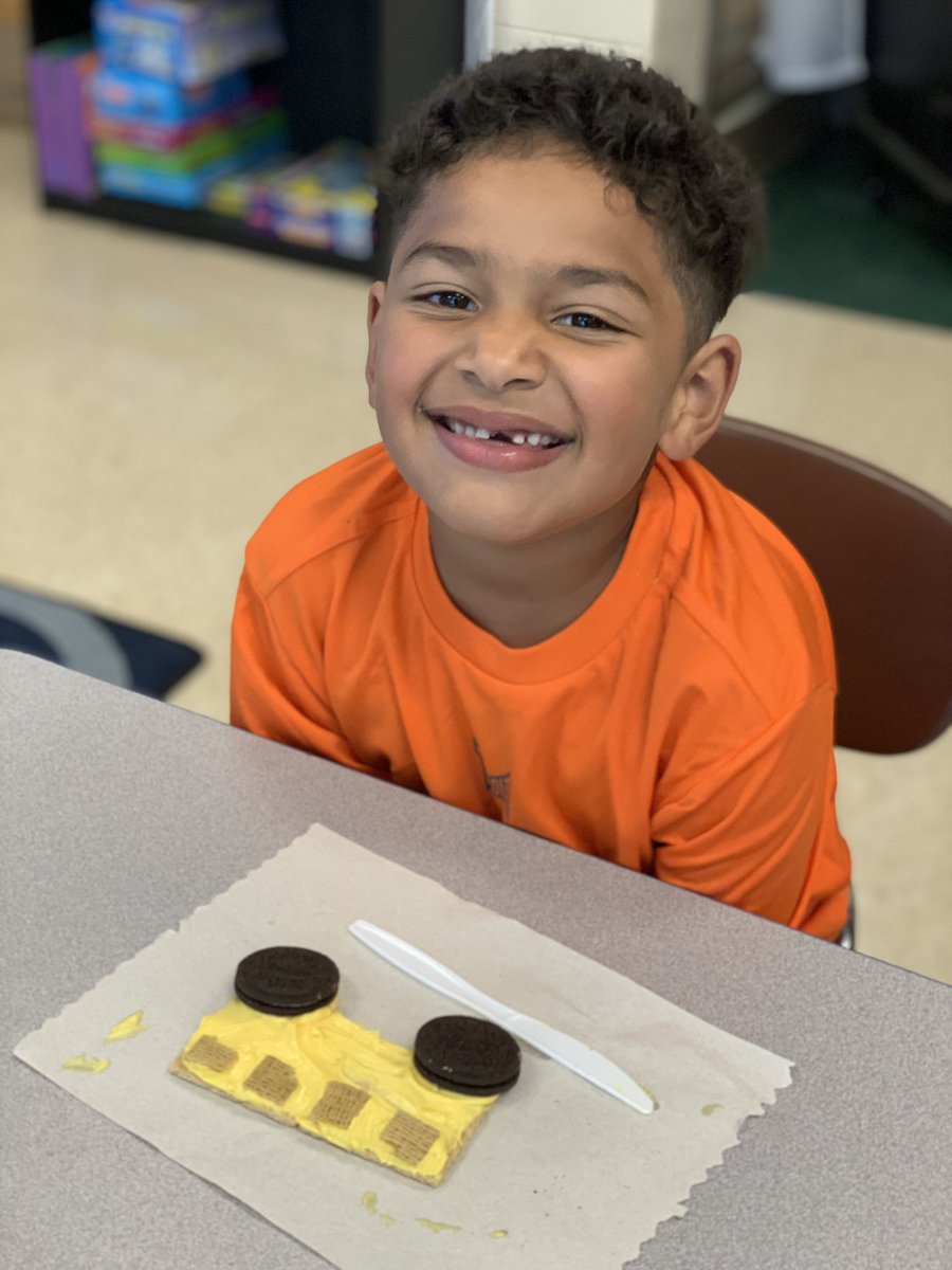heatherharmon7's tweet photo. Making a school bus snack was the perfect treat for the first day of school! #eessoars https://t.co/6dddxFvlQd