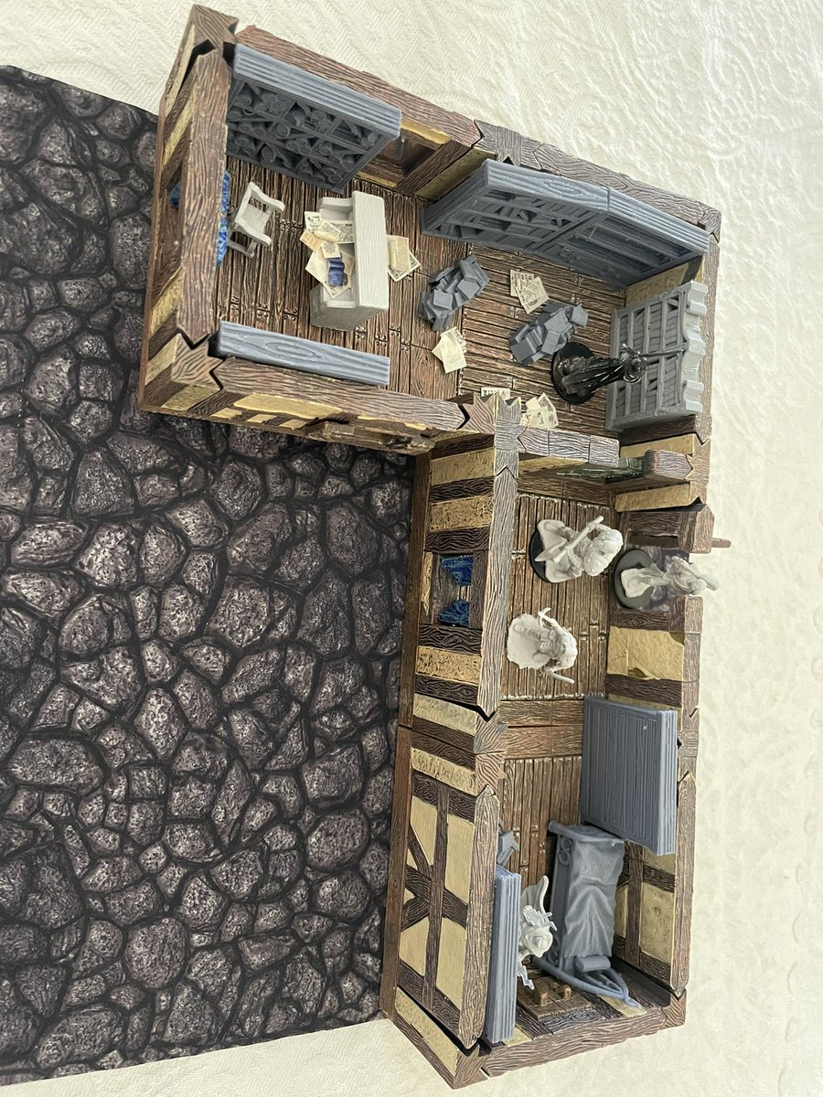 drookhuyzen's tweet image. When you do some birthday #DnD, you best break out the #dwarvenforge! Sent my players into the basement of a shady business, where they discovered a yuan-ti base. Glad the restock pieces I ordered got to me quickly!