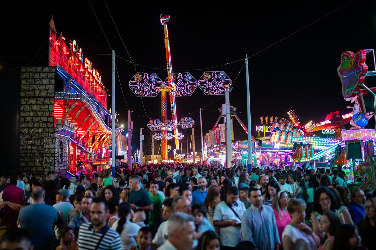 DiarioHuelva's tweet photo. 📸 FOTOGALERÍA | Arrancan las Fiestas Colombinas 2023 con un reconocimiento público al Puerto de Huelva @AytoHuelva @APHuelva @PilarMirandaPlt @DipuHU https://t.co/sFp9gxr9A2 https://t.co/it4gRd9UCZ