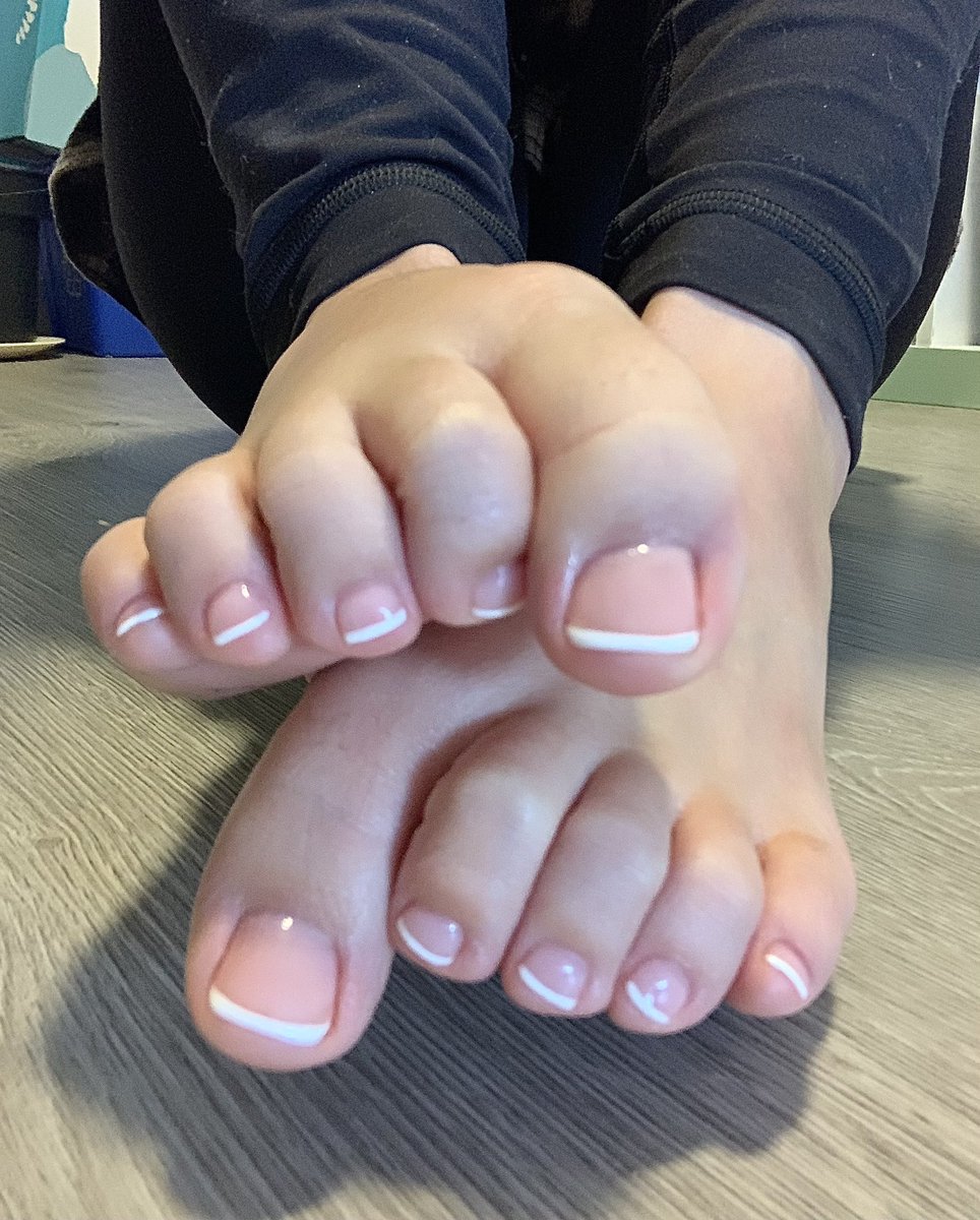 petitef11's tweet photo. @AdmiradorPodo @TinyTanToesXo @EmilyFancyFeet @ArianamarieeF @gracewillowsxox https://t.co/UFGP6sD1GM