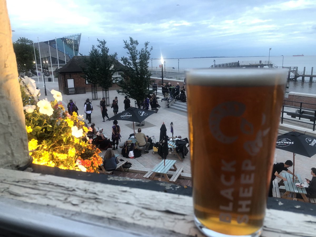 Happy Yorkshire Day Lad, done it proper <a href="/BlackSheepBeer/">Black Sheep Brewery</a> <a href="/JoeyBainton/">JoeyB</a> <a href="/minerva_hull/">Minerva Hull</a> #morrisdancerseverywhere