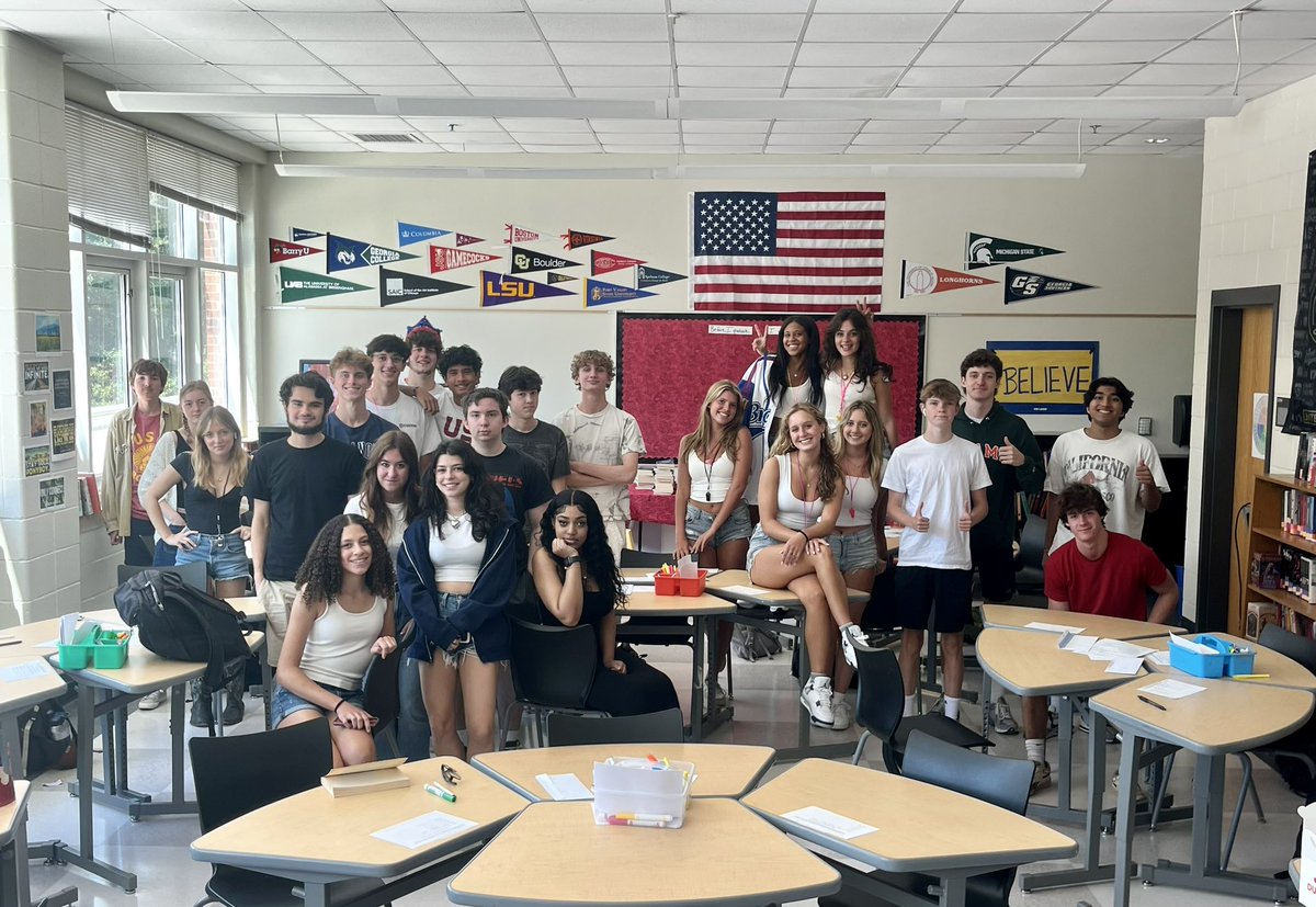 susangbarber's tweet image. First day at @APSMidtown is in the books. We worked with @maggiesmithpoet’s “Good Bones” and had some great day one discussions. And look who my colleague is this year! #aplitchat #TeachLivingPoets