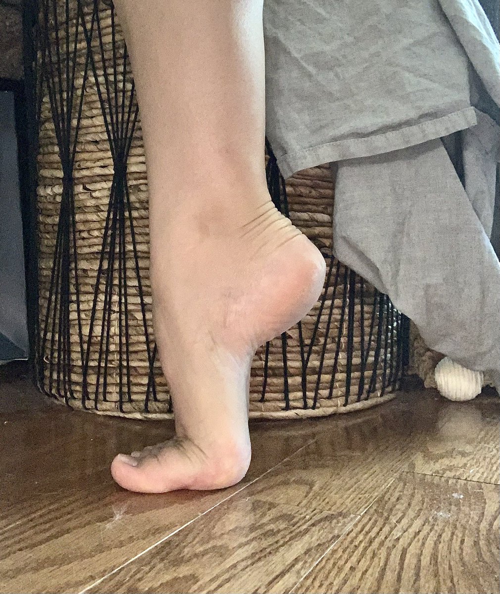 petitef11's tweet photo. @Feetfinder Me please 😊 https://t.co/1O822qA35g