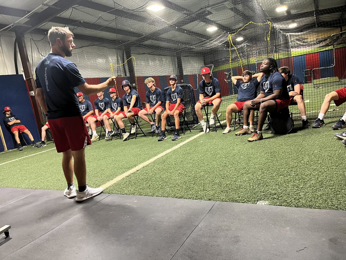 SPTIGERSBSB's tweet photo. First team meeting complete….now the hunt begins! #WEareSP #TSDL https://t.co/kr59H4js3N