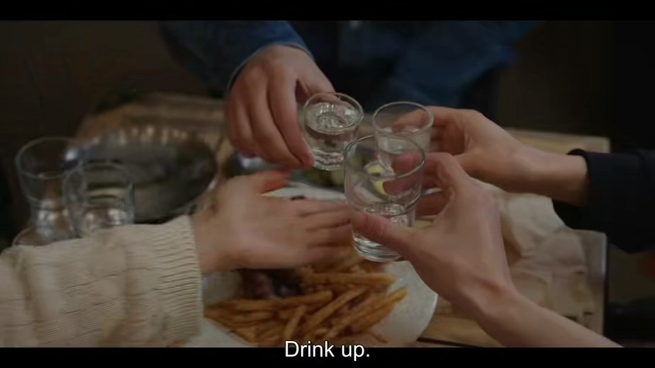 typud's tweet photo. This scene reminds me of taking a shot can be a way to honor family traditions or cultural heritageㅡa symbol of unity or respect. So maybe it could also be meant, Kim Eunmi accepted Eun Jaewon and Kim Jinhee to unite. 🤗🤗🤗🤗
#NotOthersEp4 https://t.co/PTg2sUHrHS