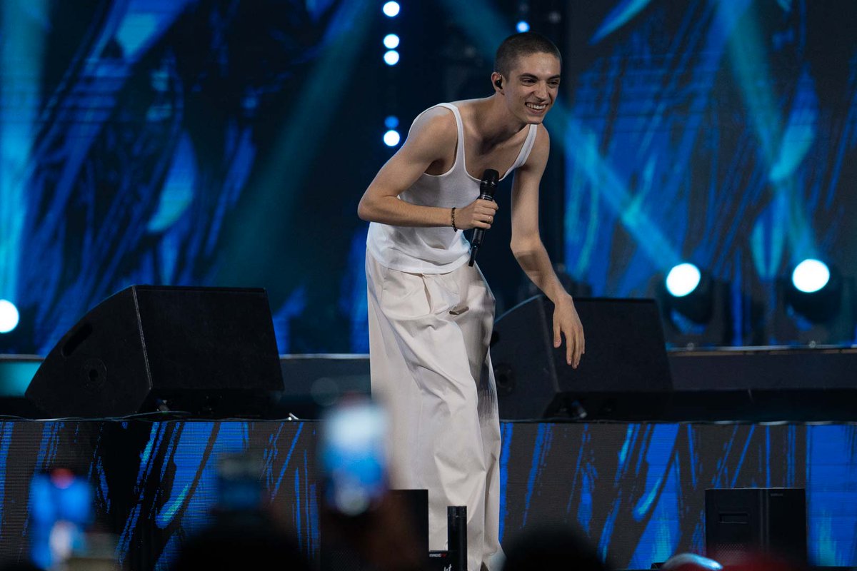 radionorba's tweet photo. I tulipani blu di @romanomatteoo @StrangisLuigi a #battitilive #radionorba https://t.co/4J8PSdNoSg