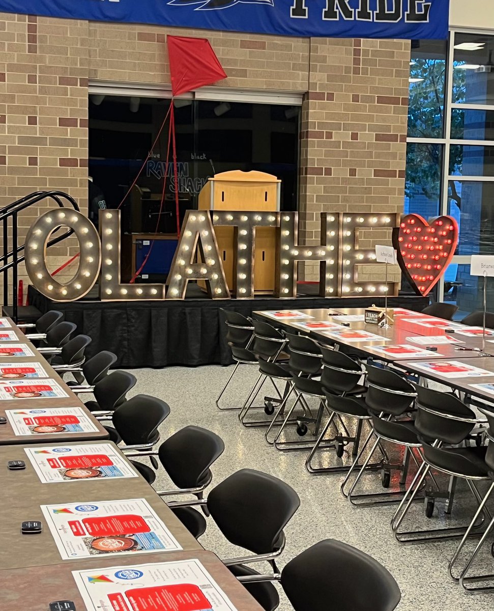 MrsGoodIC's tweet photo. Welcome Olathe Educators! As a coaching team this is one of our favorite days of the year. I’m so fortunate to learn and grow with an amazing group of educators. We’re all right where we belong and so is this fantastic class of new eds. @olathenewed https://t.co/pOHV3XvEtk