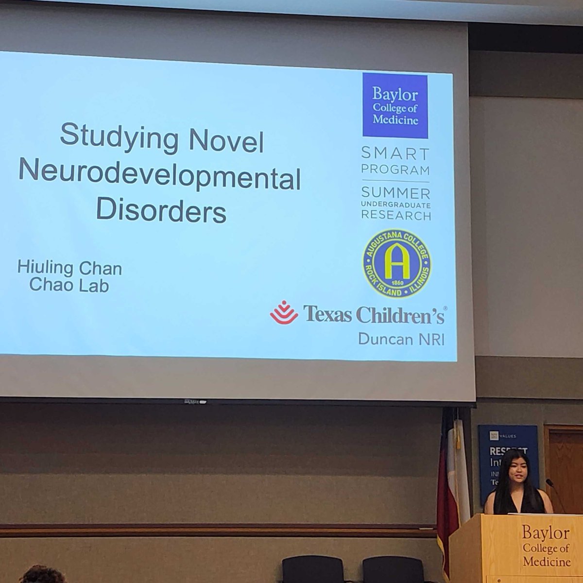 HTChaoLab's tweet photo. Congratulations to our stellar 2023 @BCM_SMART  student Hiuling Chan for a superb presentation! A rising star in genetics and genomics. Keep an eye out for Hiuling's many future accomplishments. #RareDiseases @TCHResearchNews @bcm_neurosci @bcmgenetics https://t.co/nqLeMKE8O5
