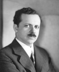 an_arizonan's tweet image. 🧵Thread: Share if you like it 🤙🏻

#BlameBernays Look, if you want to start to unpack what’s wrong in our society, you have to go back to when mass media started, and see who did what. Meet Edward Bernays, the root of all of America’s problems.