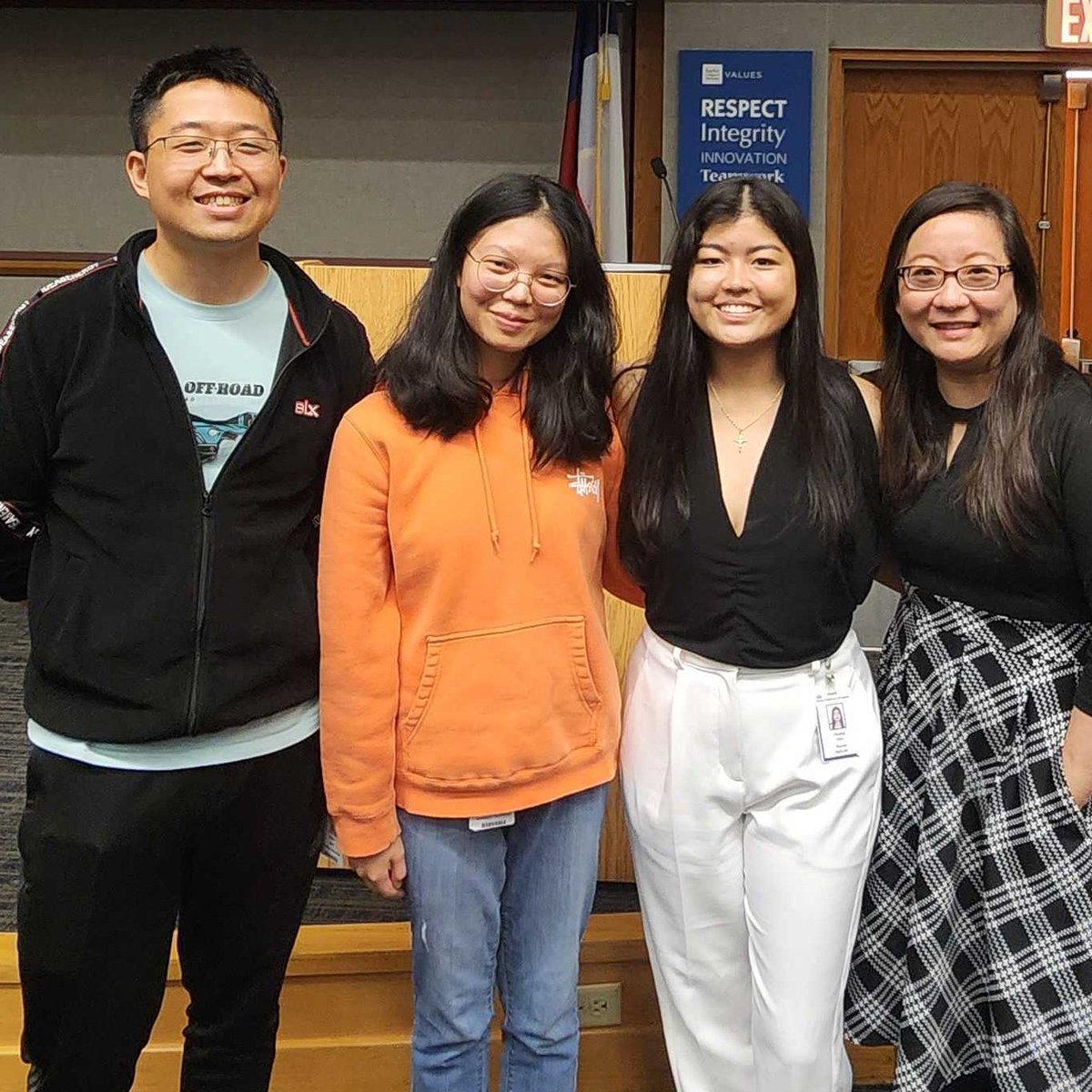 HTChaoLab's tweet photo. Congratulations to our stellar 2023 @BCM_SMART  student Hiuling Chan for a superb presentation! A rising star in genetics and genomics. Keep an eye out for Hiuling's many future accomplishments. #RareDiseases @TCHResearchNews @bcm_neurosci @bcmgenetics https://t.co/nqLeMKE8O5