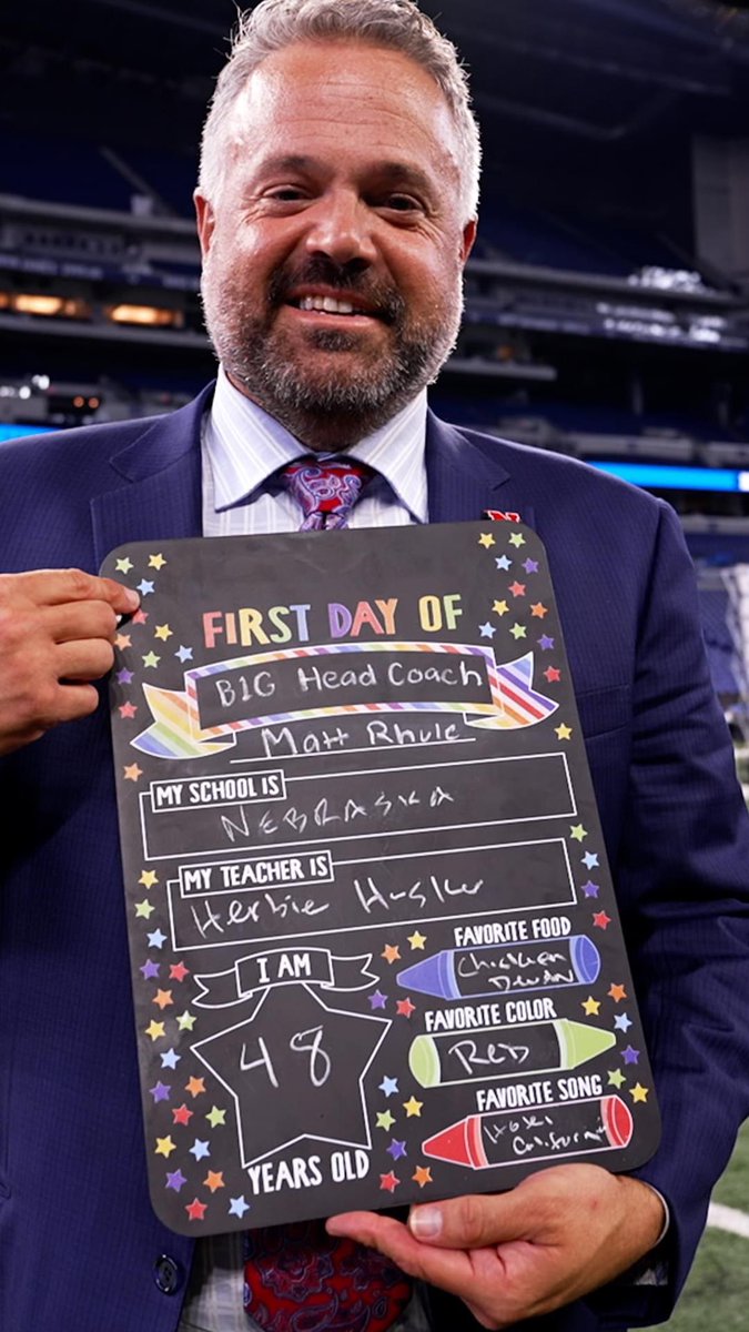 JennJenn1211's tweet photo. I love this!! ❤️🖤🤍 🏈 🌽 (Photo credit: B1G Network on FB) #GBR #CollegeFootball #CoachRhule https://t.co/8POwdq0PKp